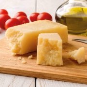 Džiugo sūris, mirkytas alyvuogių aliejuje su žolelėmis