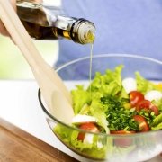 Tyras alyvuogių aliejus salotoms